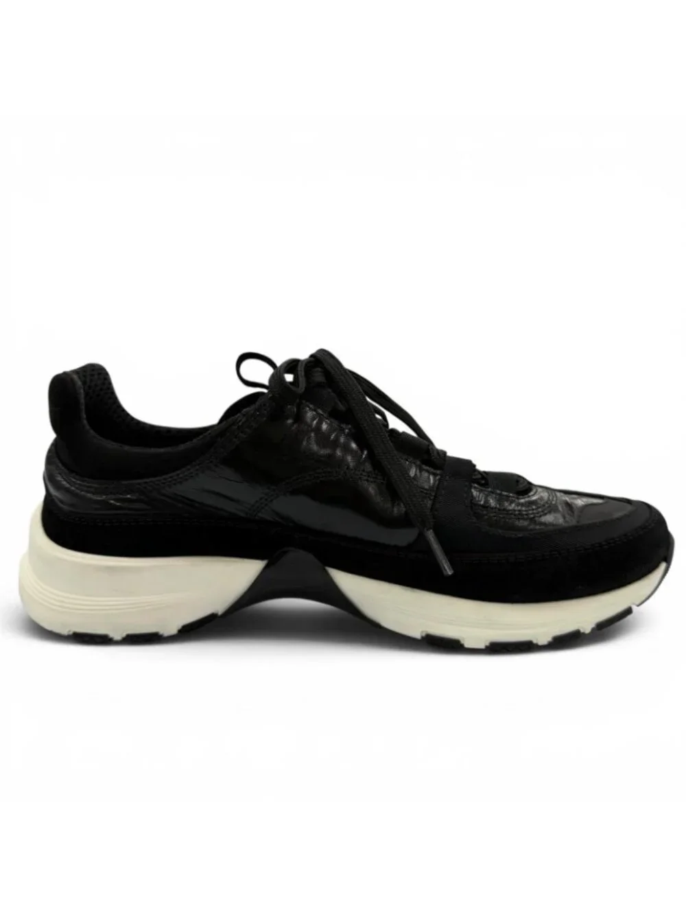 Chanel CC Logo Lace-up Leather Low-Top Sneakers Black